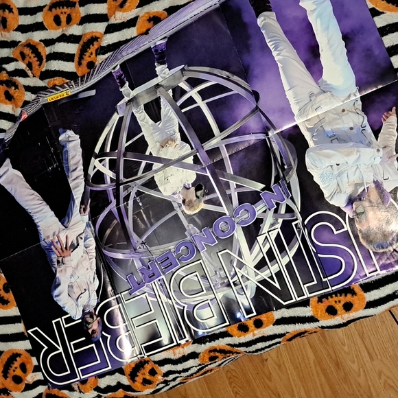 Damaged justin Bieber poster 💔 - Picture 4 of 4